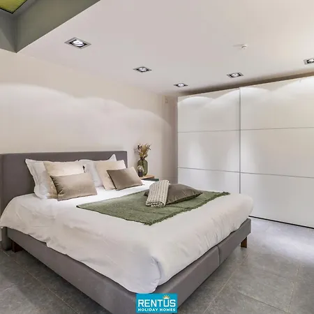 Pippa - House On A Short Walk From The