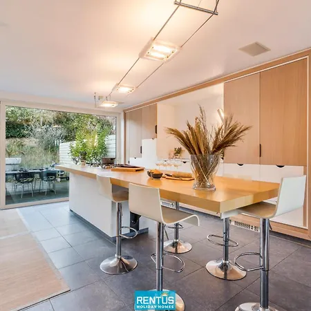 Pippa - House On A Short Walk From The