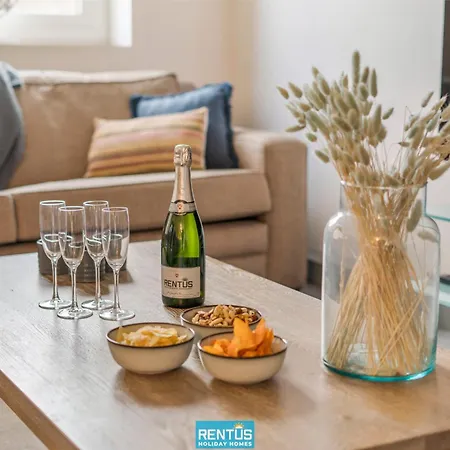 Pippa - House On A Short Walk From The *