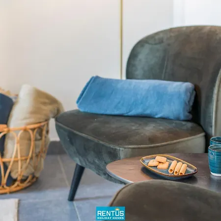 Pippa - House On A Short Walk From The