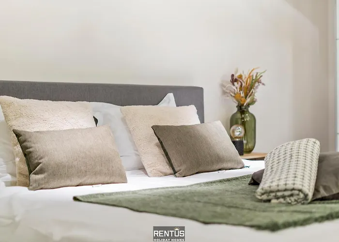 Pippa - House On A Short Walk From The