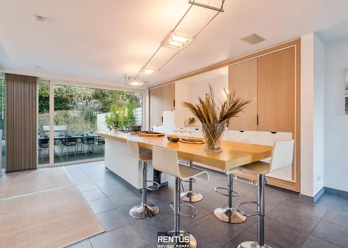 Pippa - House On A Short Walk From The *